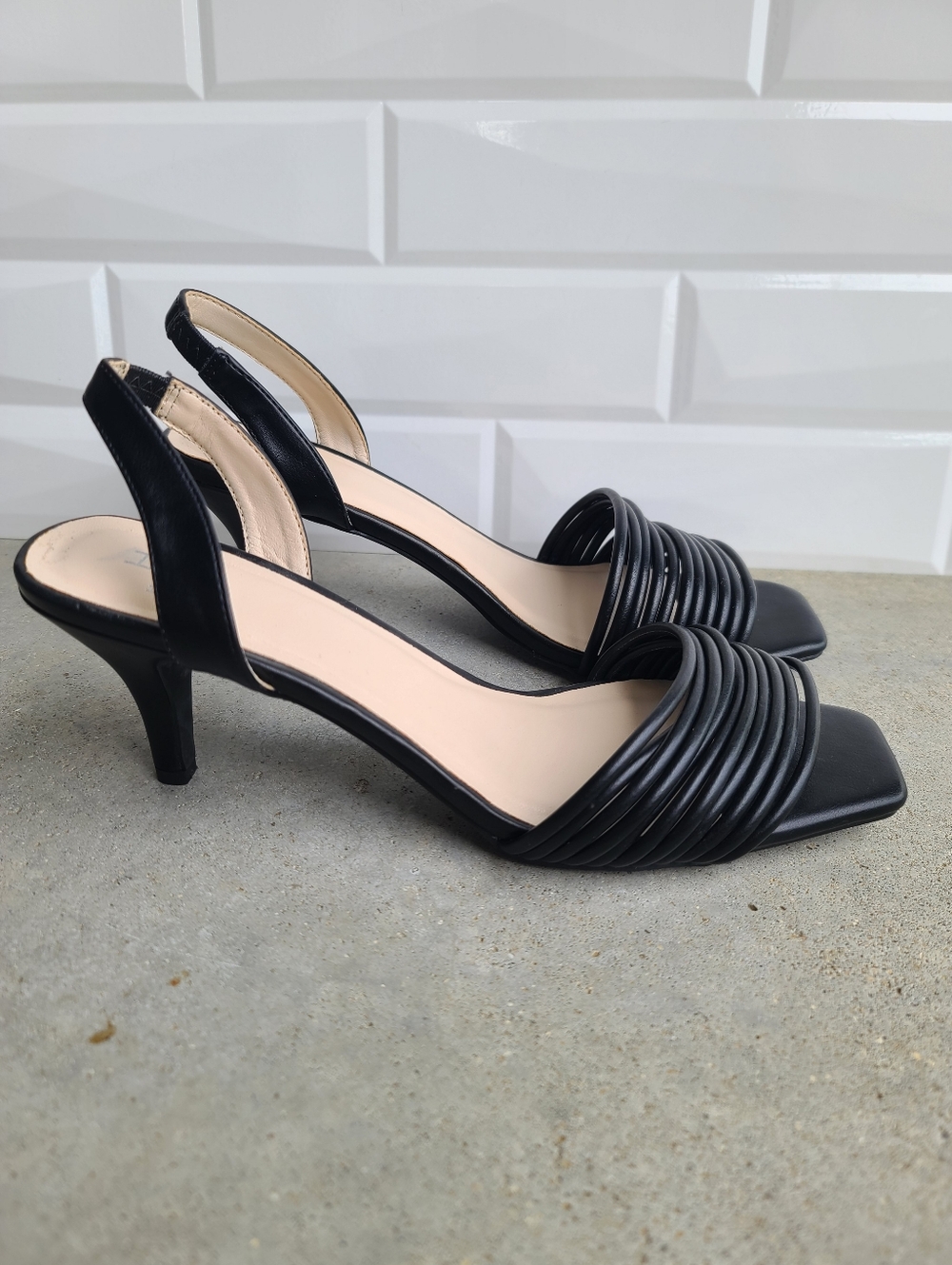 H Halston Hong Kong Black Vegan Leather Sling Back Strappy Heel Sandals 8.5 - Picture 4 of 9